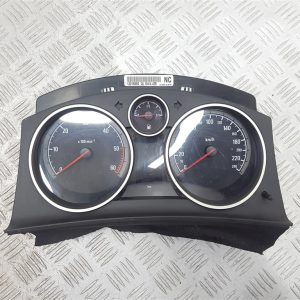 Щиток приборов (приборная панель) Opel Astra H H (2004 - 2007)