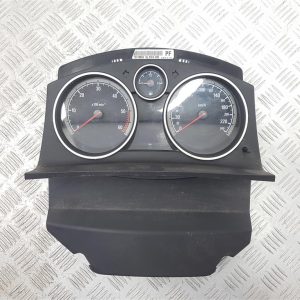 Щиток приборов (приборная панель) Opel Zafira B B (2005 - 2008)