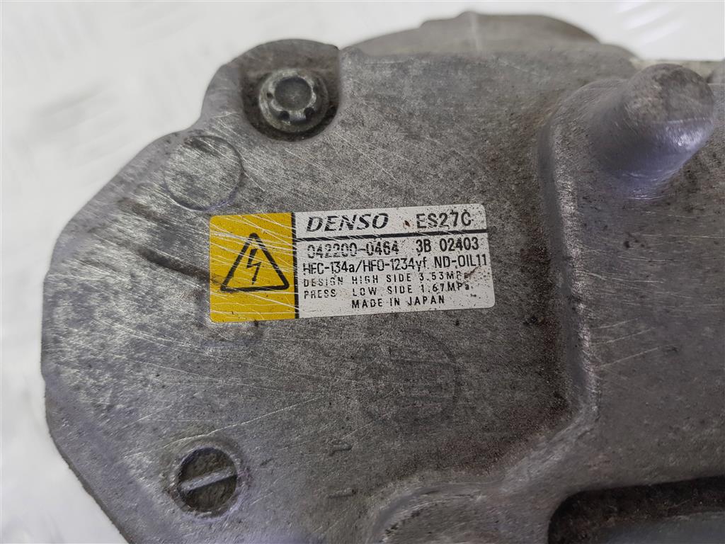 216158