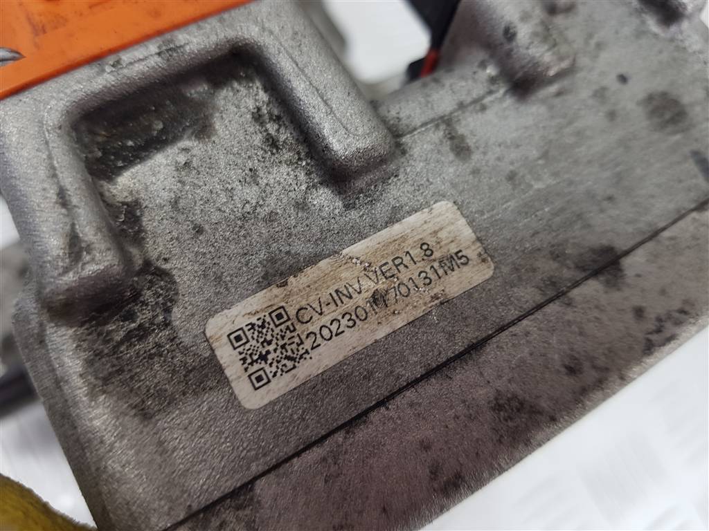 231443