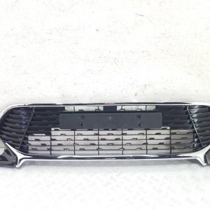 Заглушка (решетка) в бампер Toyota Camry XV50 [рестайлинг] (2014-2017)