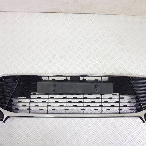Заглушка (решетка) в бампер Toyota Camry XV50 [рестайлинг] (2014-2017)