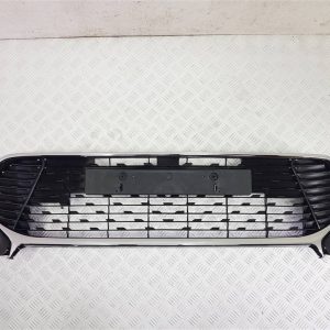 Заглушка (решетка) в бампер Toyota Camry XV50 [рестайлинг] (2014-2017)