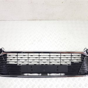 Заглушка (решетка) в бампер Toyota Camry XV50 [рестайлинг] (2014-2017)