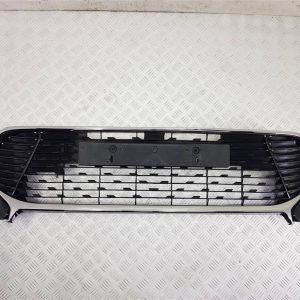 Заглушка (решетка) в бампер Toyota Camry XV50 [рестайлинг] (2014-2017)