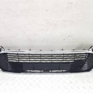 Заглушка (решетка) в бампер Toyota Camry XV50 [рестайлинг] (2014-2017)