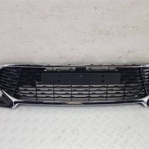 Заглушка (решетка) в бампер Toyota Camry XV50 [рестайлинг] (2014-2017)