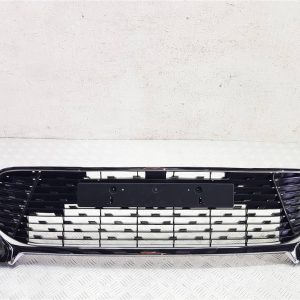 Заглушка (решетка) в бампер Toyota Camry XV50 [рестайлинг] (2014-2017)