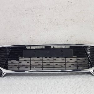 Заглушка (решетка) в бампер Toyota Camry XV50 [рестайлинг] (2014-2017)