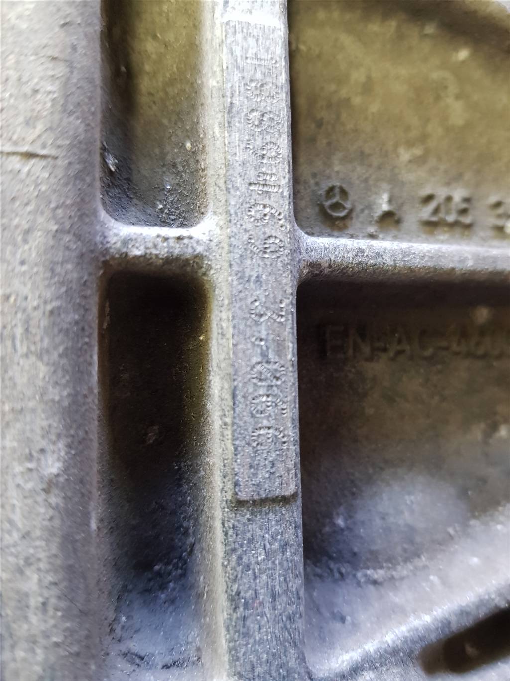 251982