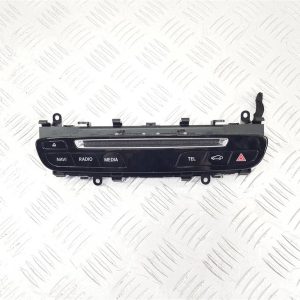 Панель управления магнитолой Mercedes C W205 4 поколение (2014 - 2018)