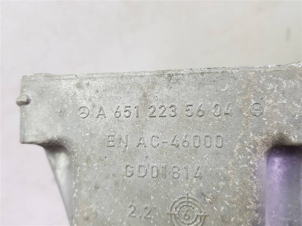 257195