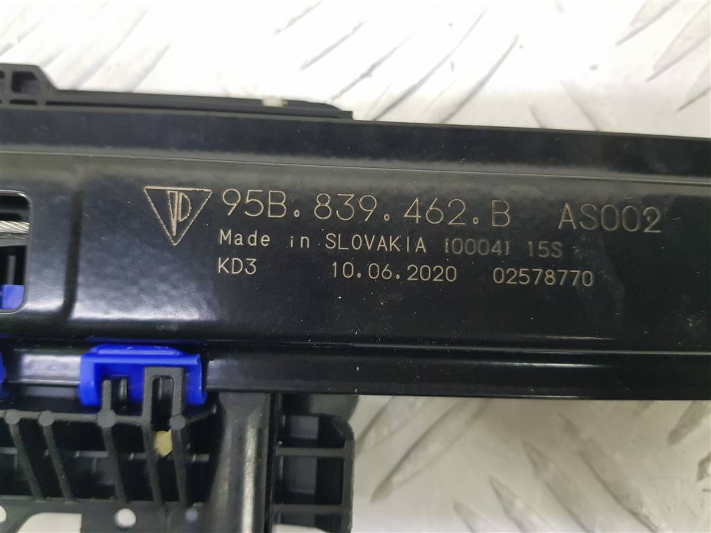 262700