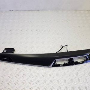 Накладка декоративная на торпедо BMW 5 G30/G31 7 [рейстайлинг] (2020-2023)
