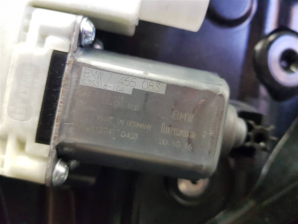 271367