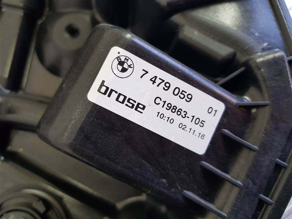 271561
