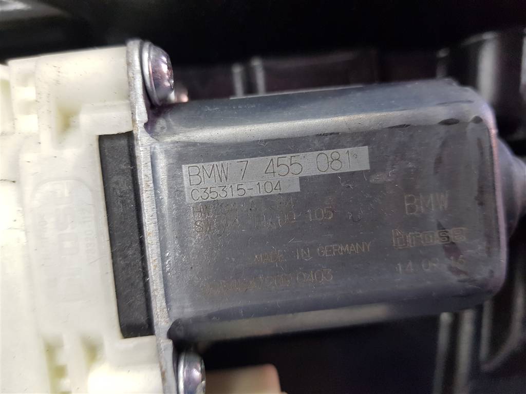 271562