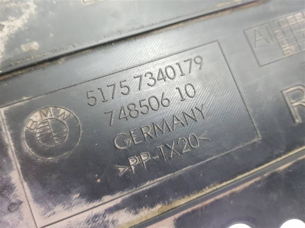 272037
