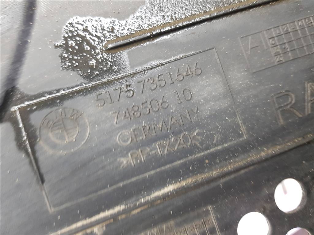 272199