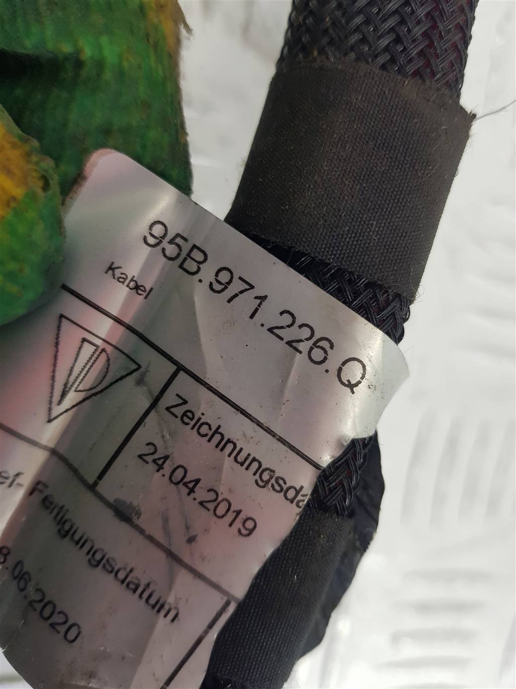 274120