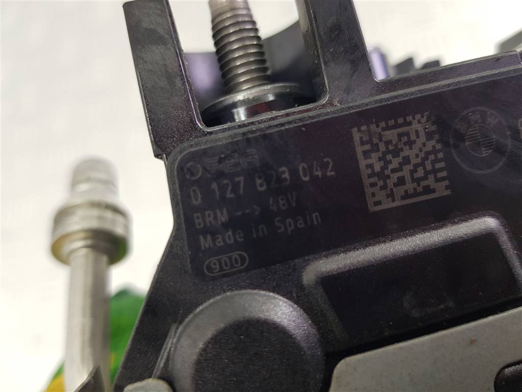 275637