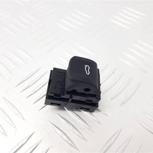 Кнопка открытия багажника BMW X3 G01 3 поколение [рестайлинг] (2021-2024)