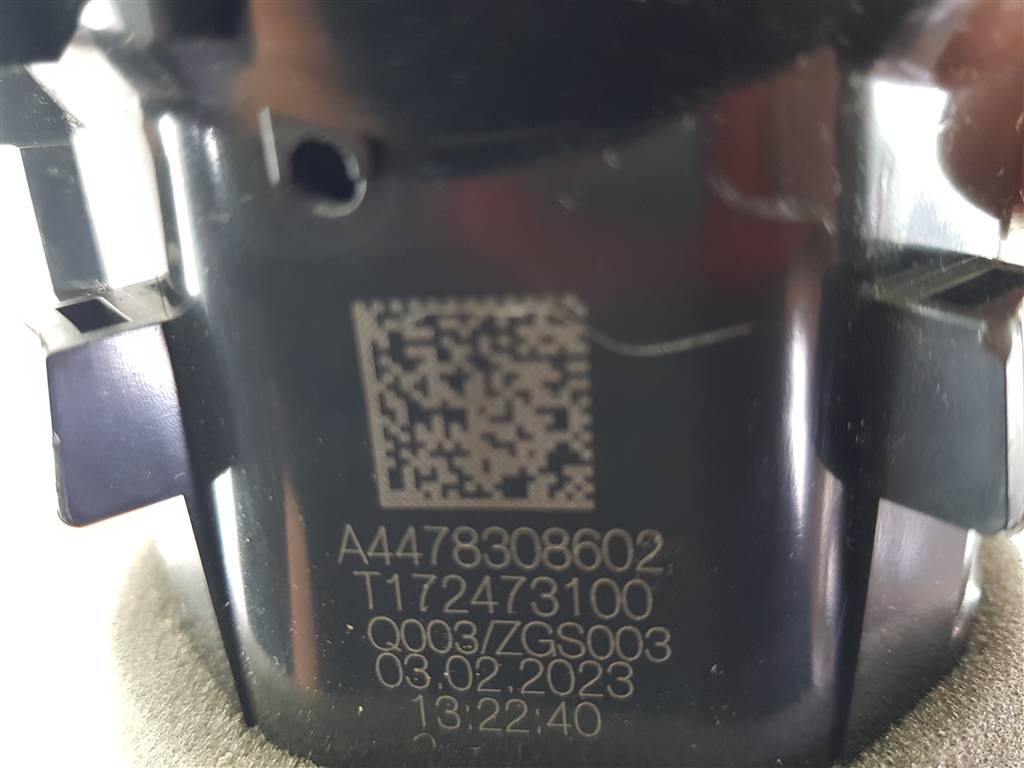 296101
