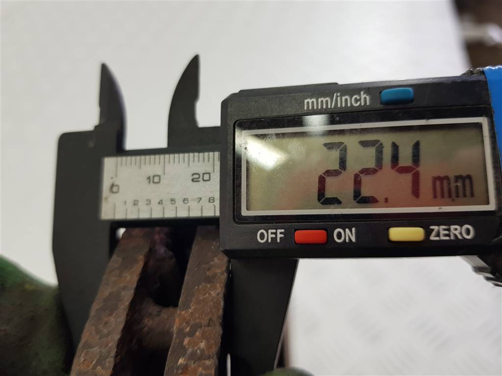 297800