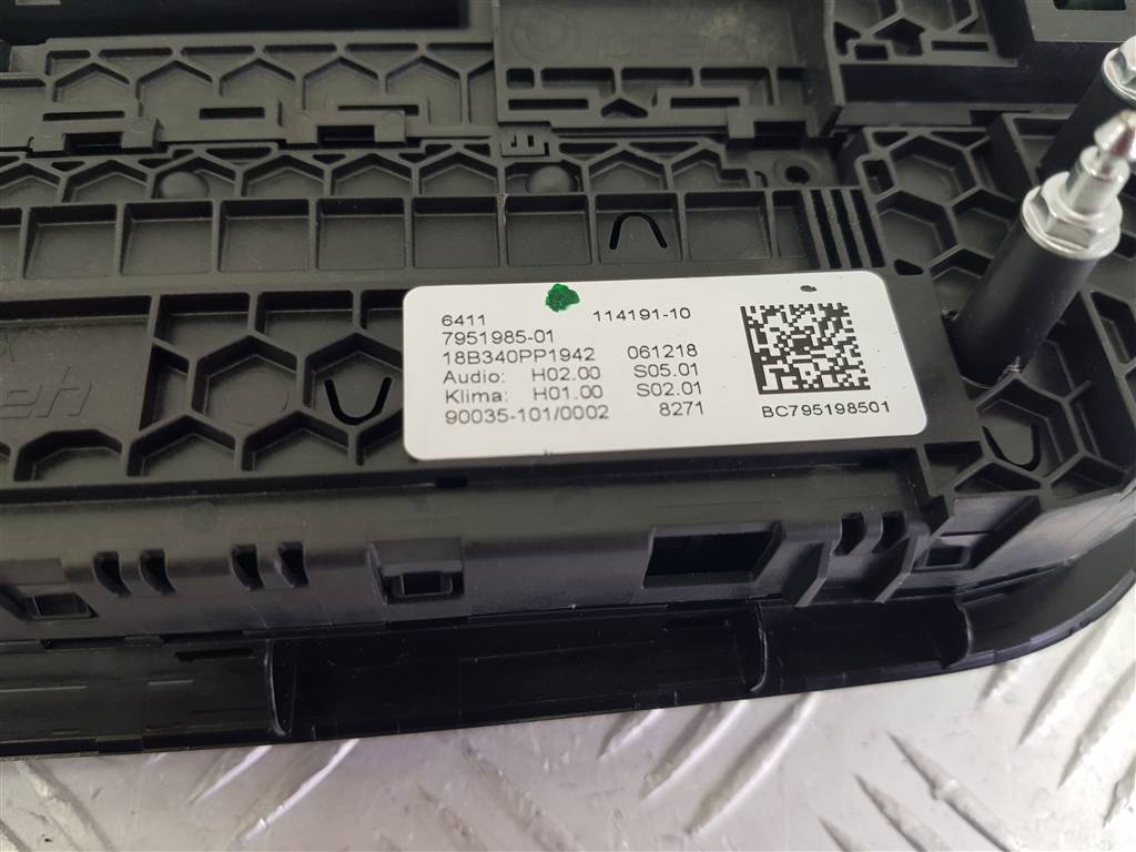 298740