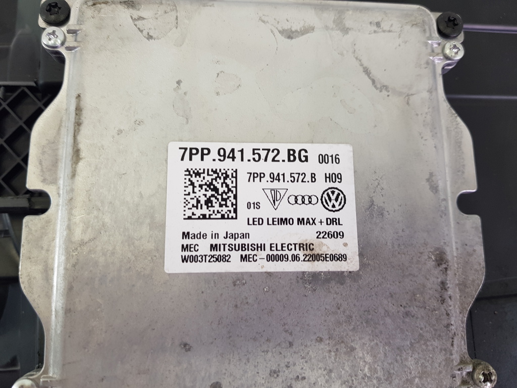 302560