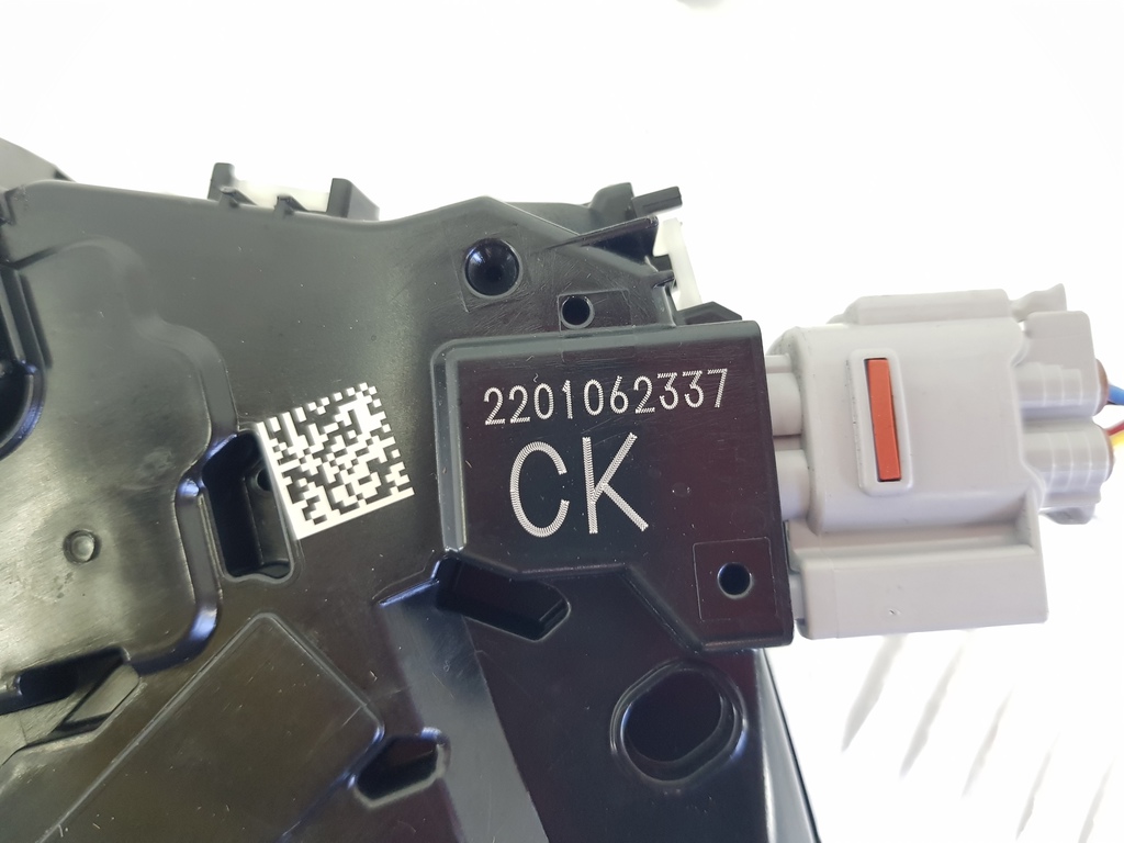 303202