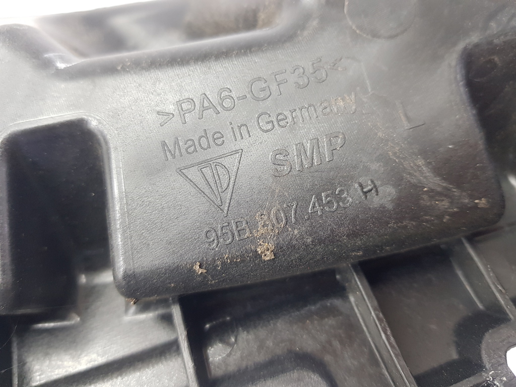 303546
