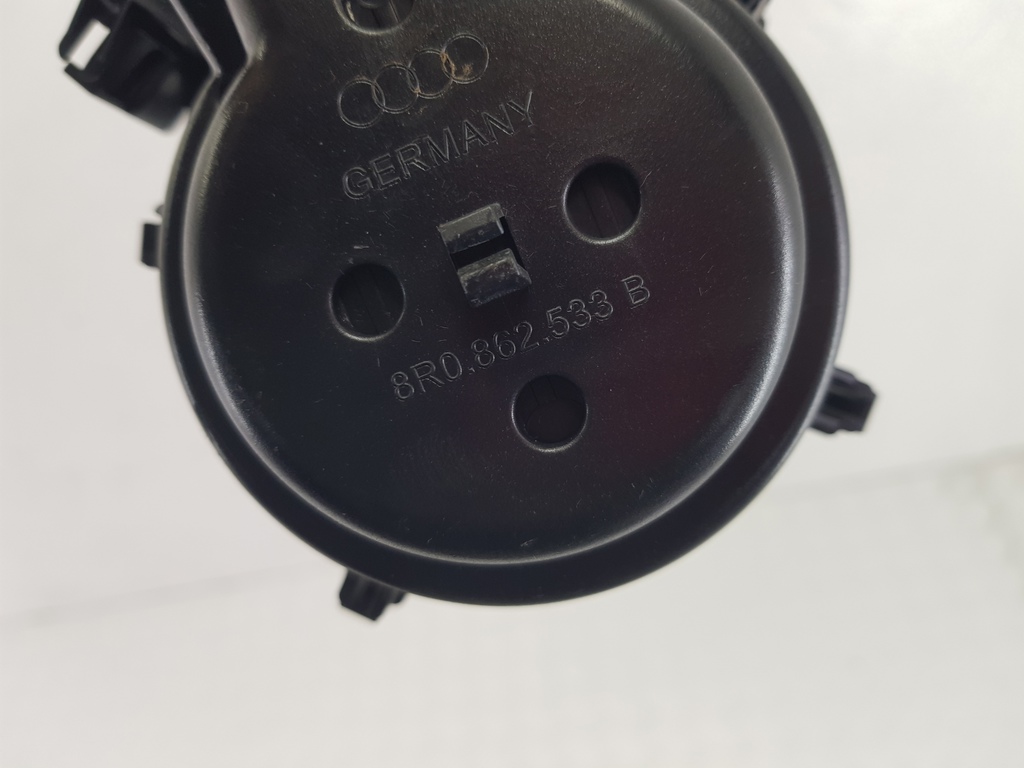 303641