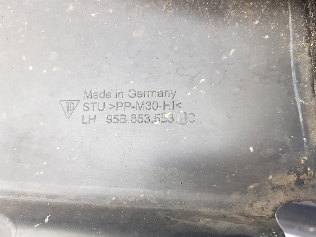 304048