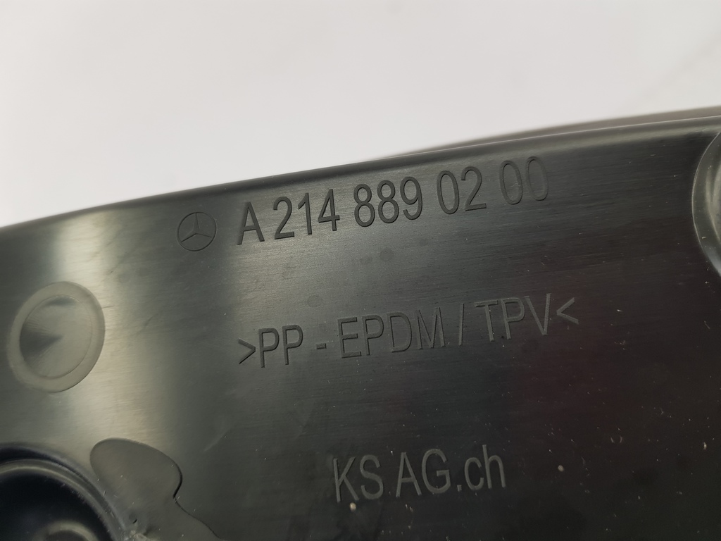 305607