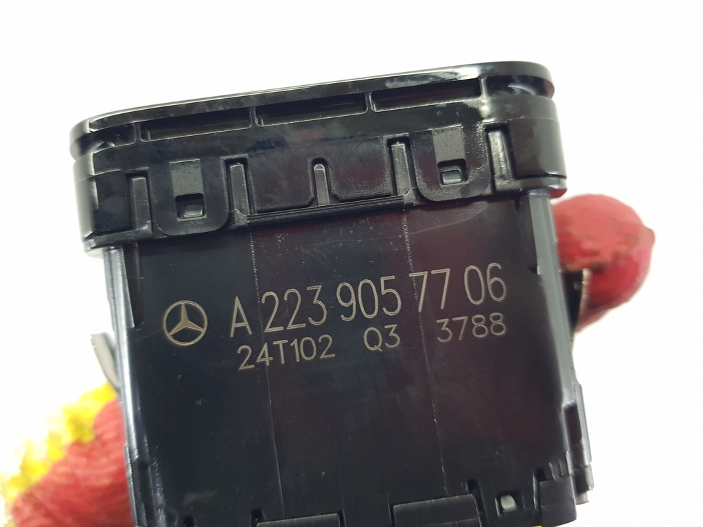 305798