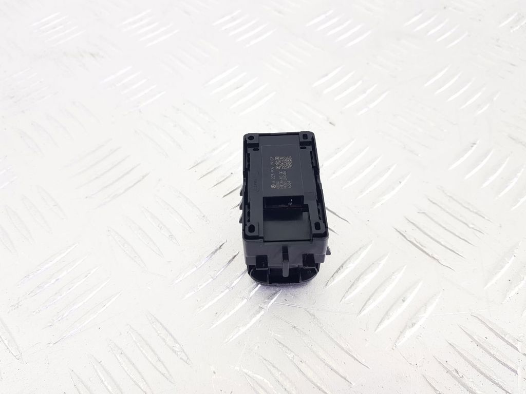 306052