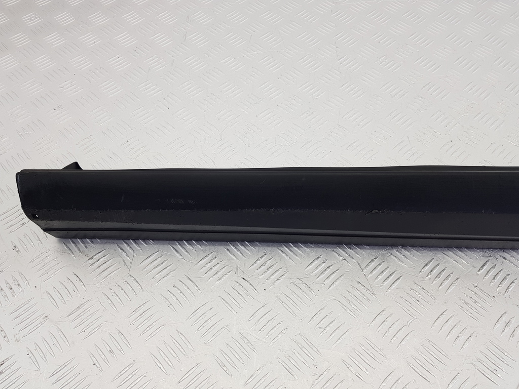 307051