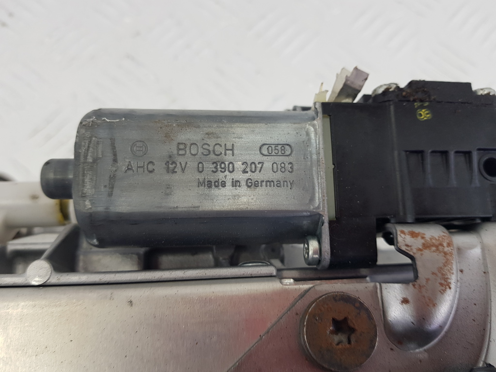 307634