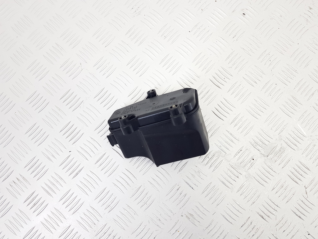 308560