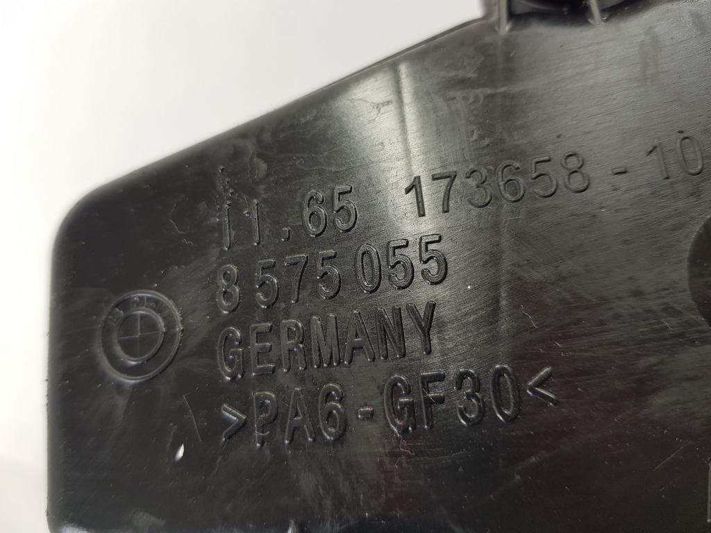 308562