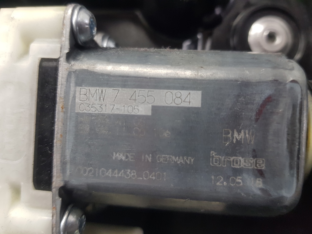 311696