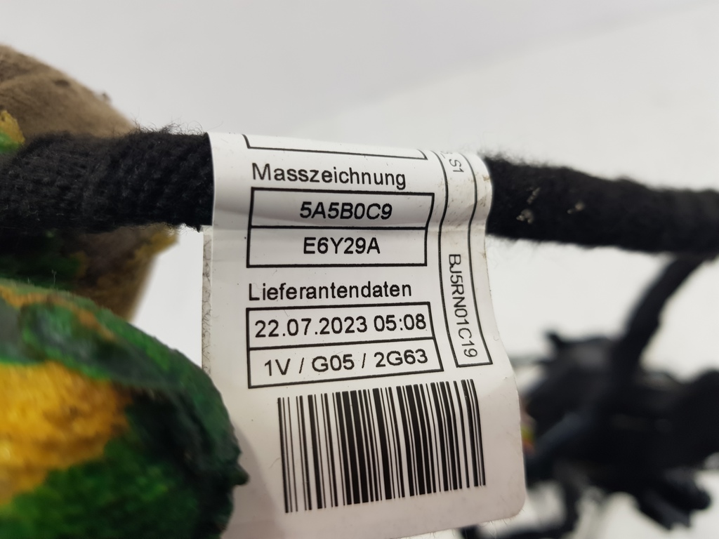 311902