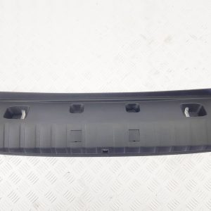 Накладка внутренняя на заднюю панель кузова (багажника) BMW 4 G22/G23 2 поколение (2020-2024)
