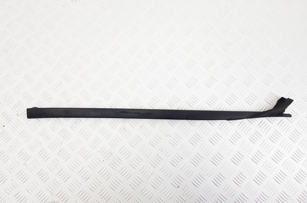 317649