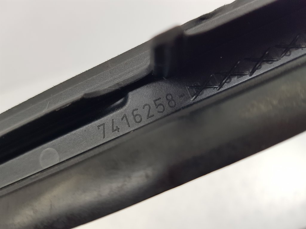 317652