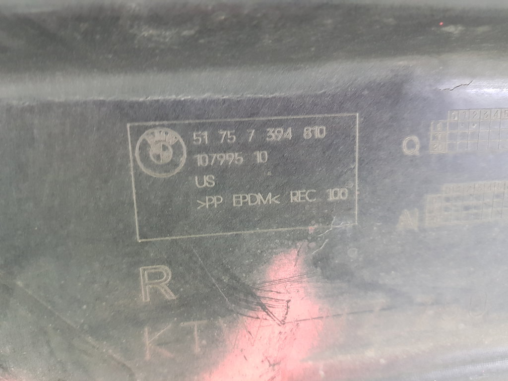 318037