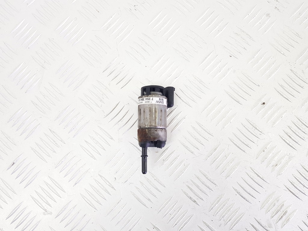 318083