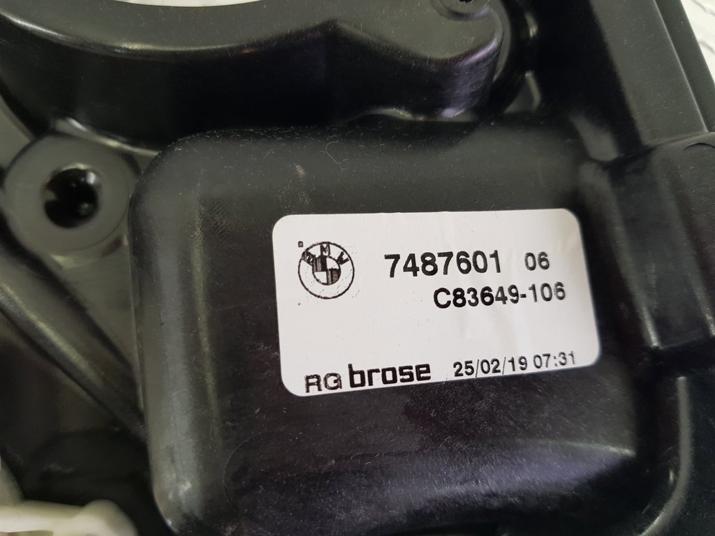 318114