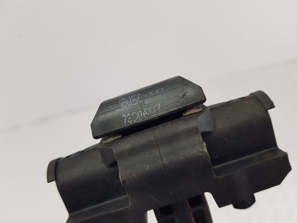 318118